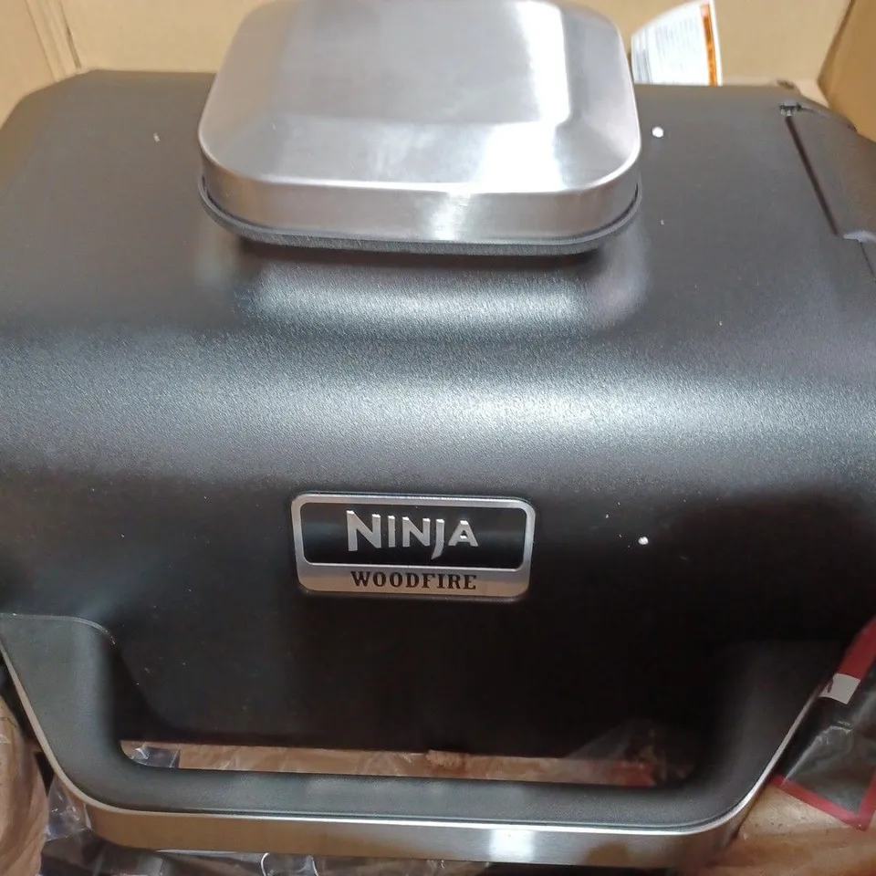 BOXED NINJA WOODFIRE ELECTRIC BBQ GRILL & SMOKER OG701UKQ
