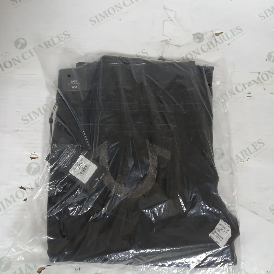 TRUE RELIGION RICKY RELAXED STRAIGHT JEAN IN BLACK RINSE SIZE 38W