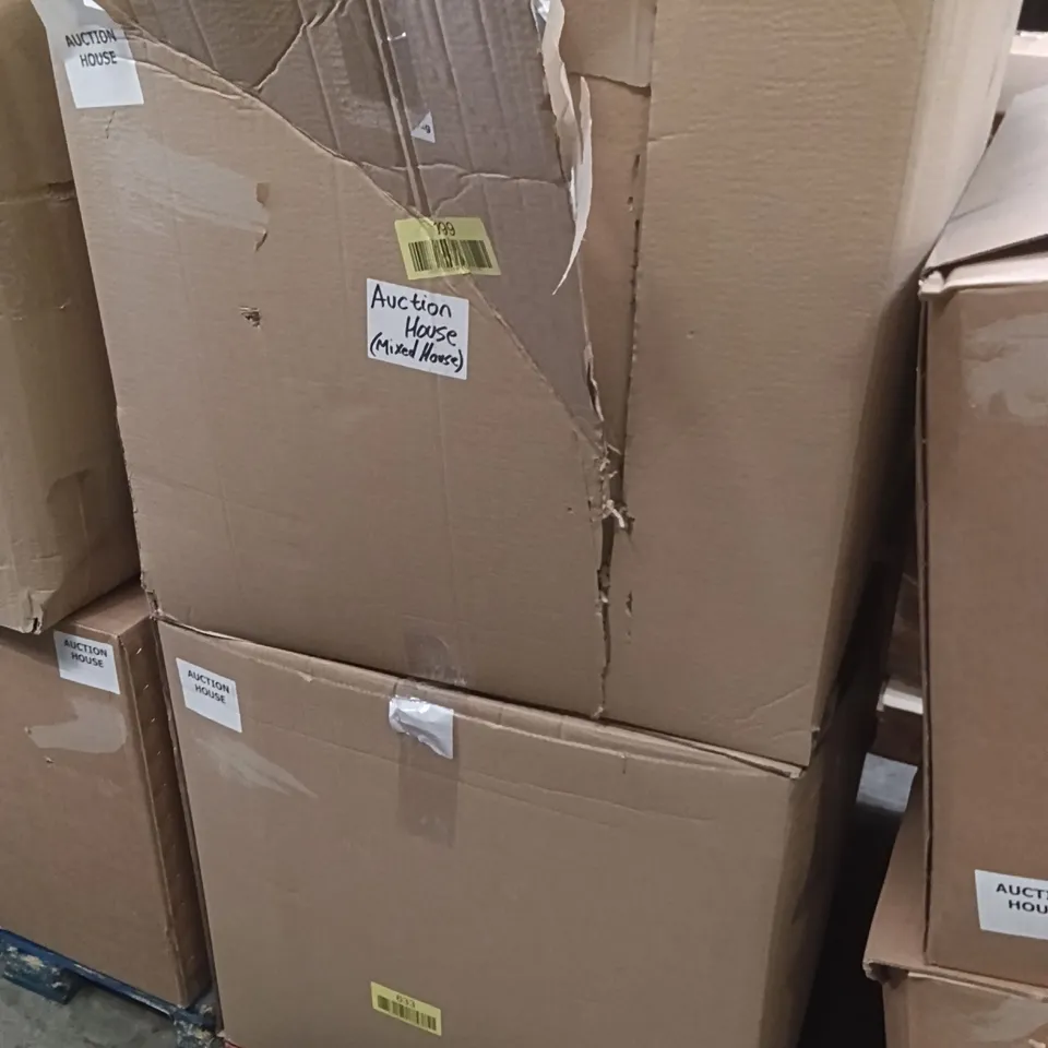 PALLET CONTAINING A LARGE QUANTITY OF SILENT HILL PILLOWS, AND SIMILAR PRODUCTS