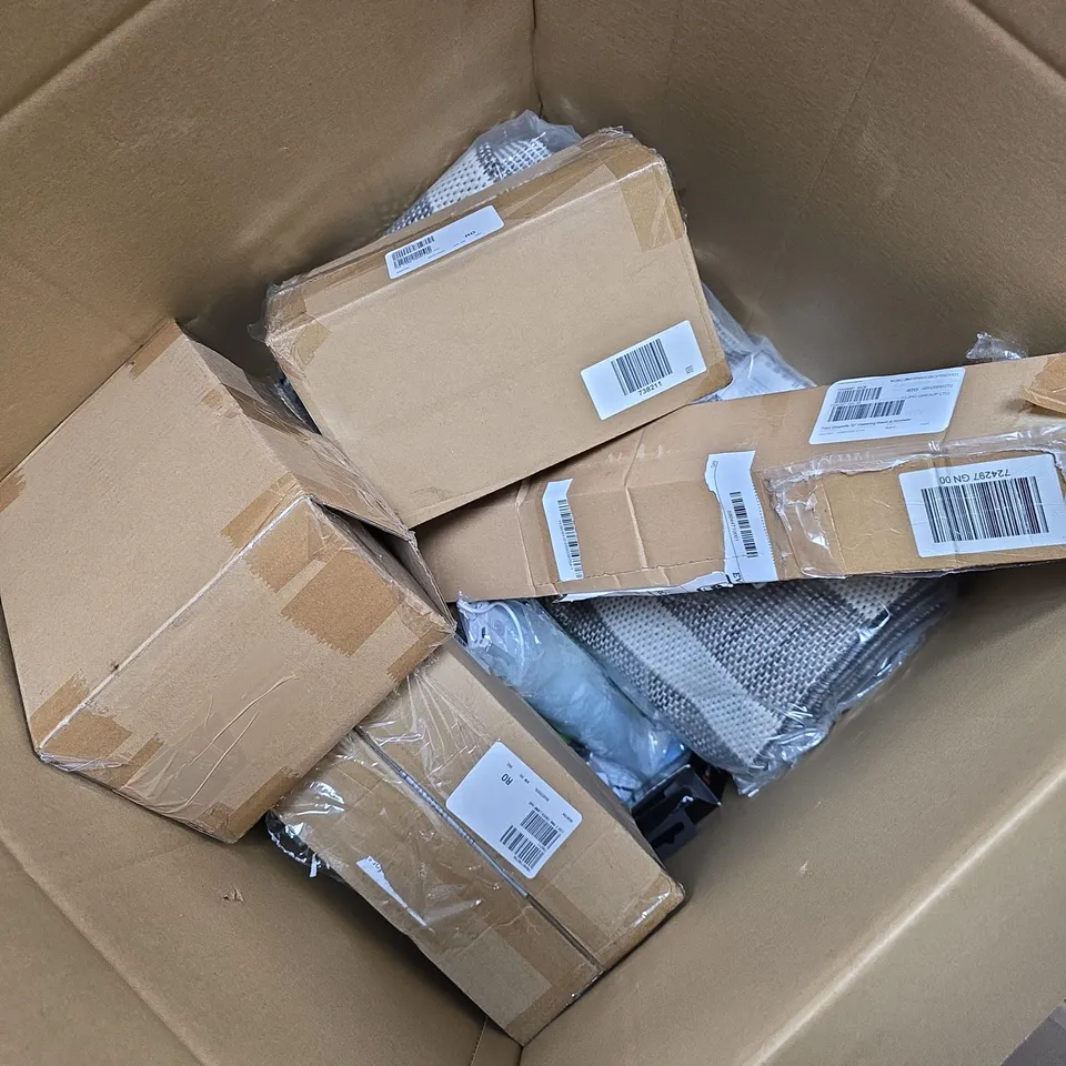 BOX OF APPROXIMATELY 12 ASSORTED ITEMS TO INCLUDE - INSOLES , TOUCH LAMPS , ETC 