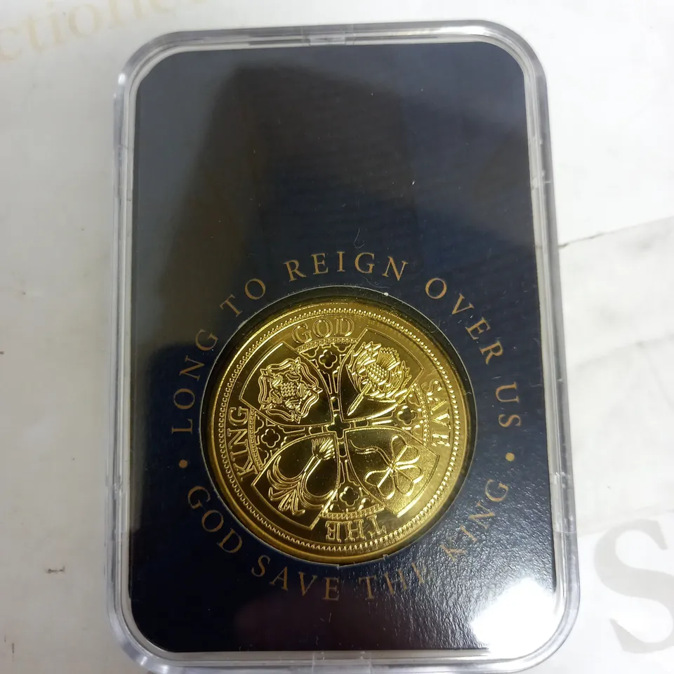 24 CARAT GOLD PLATED QUENTIN PEACOCK LONG TO REIGN OVER US KING CHARLES III COIN