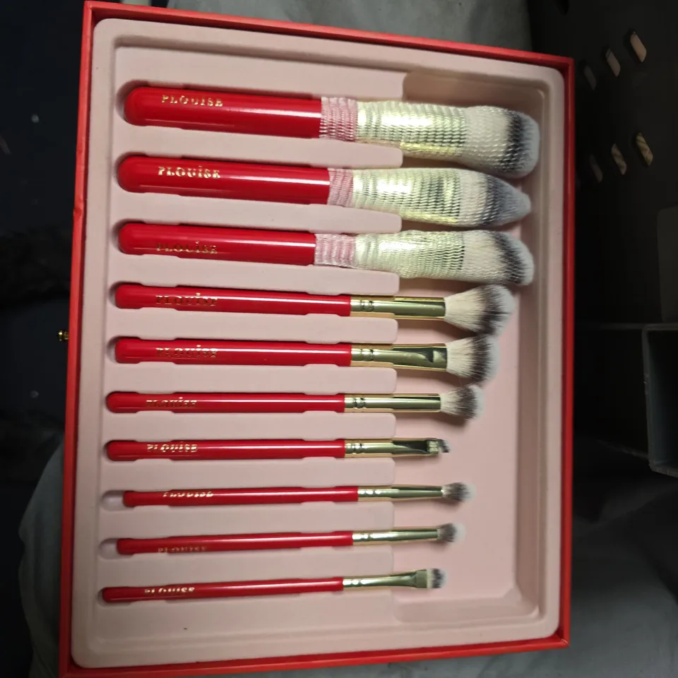 10-PIECE MAKEUP BRUSH SET WITH RED HANDLES IN CLEAR TRAVEL POUCH + ASSORTED HEALTH & BEAUTY ITEMS
