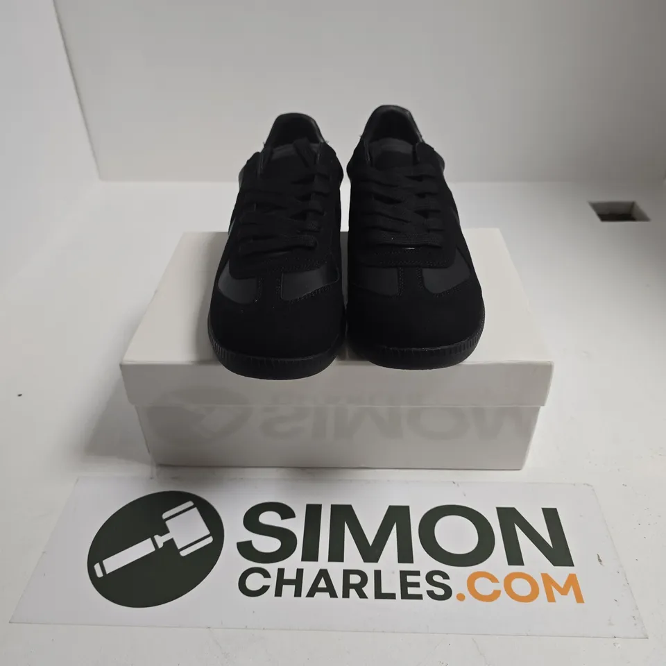 BOXED PAIR OF MAISON MARGIELA REPLICA SNEAKERS IN AN ALL-BLACK LEATHER COLORWAY - SIZE 43