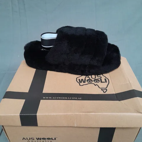 BOXED PAIR OF AUS WOOL SORRENTO BLACK SIZE UK 6