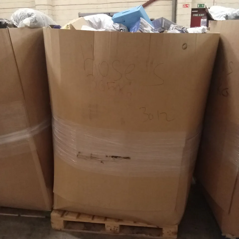 PALLET TO CONTAIN A LARGE ASSORTMENT OF HOSES AND SIMILAR BASED GOODS AND PRODUCTS