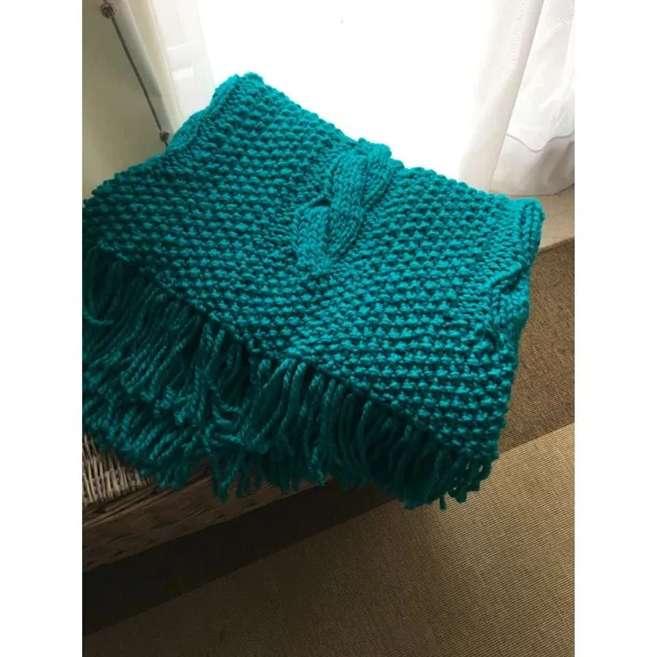 EWELL KNITTED CABLE THROW COLOUR: TURQUOISE 