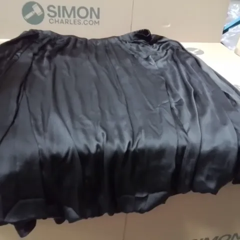 BOXED BRAND NEW APPROXIMATELY 23 JD WILLIAMS BUBBLE HEM SKIRT BLACK SIZE 26