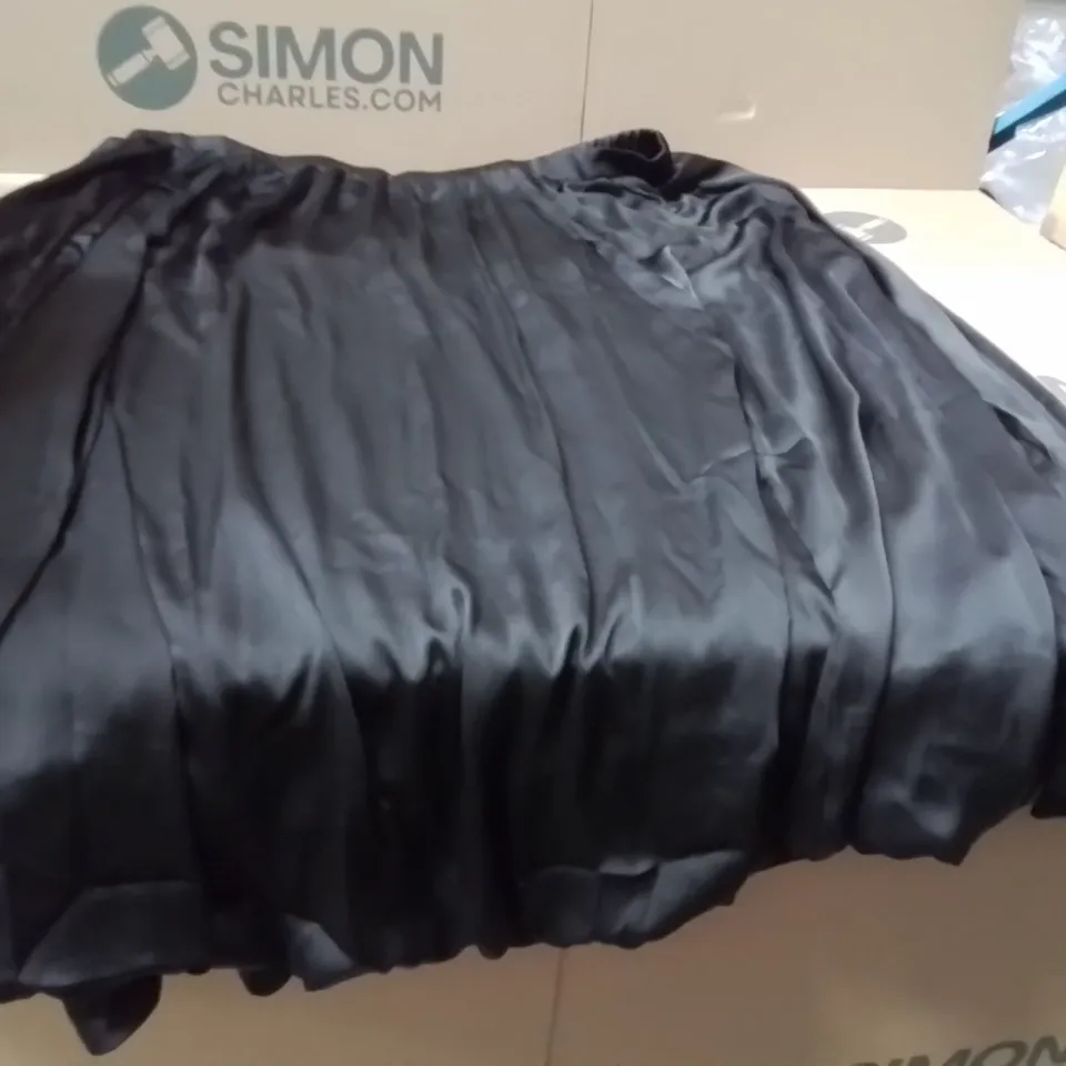 BOXED BRAND NEW APPROXIMATELY 23 JD WILLIAMS BUBBLE HEM SKIRT BLACK SIZE 26