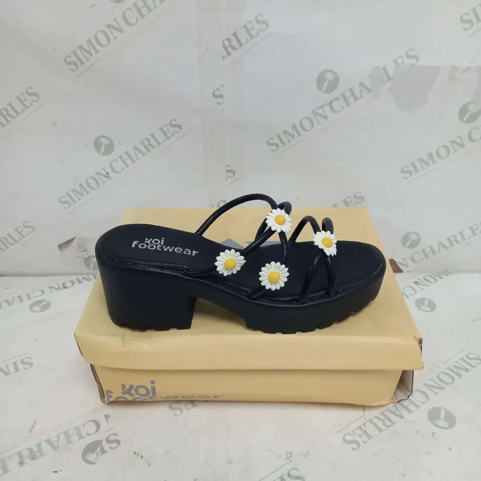 BOXED PAIR OF KOI FOOTWEAR BLOOMING DAISY STRAPPY SLIDERS IN BLACK - SIZE 5