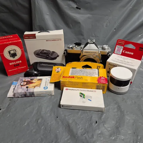 APPROXIMATELY 8 ASSORTED PHOTOGRAPHY PRODUCTS AND ACCESSORIES TO INCLUDE HELIOS 220 ELECTRONIC FLASHGUN, PANASONIC HX-DC1, KODAK FLASH SINGLE USE CAMERA, ETC