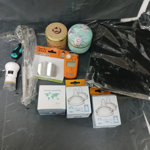 BOX OF APPROXIMATELY 8 ASSORTED ITEMS TO INCLUDE - TRAVEL ADAPTER, WIDE-NECK TEAT, AND CREMATE ENSENCE ETC. 