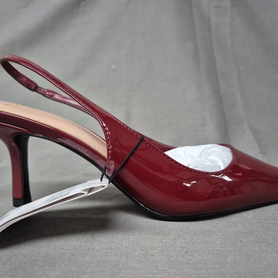 BOXED PAIR OF MNG POINTED TOE HEELED SLINGBACK SHOES IN WINE RED UK SIZE 4