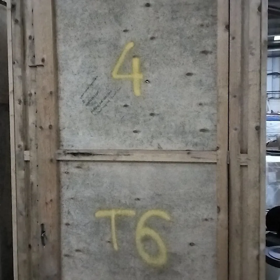 LARGE WOODEN PALLETISED SHIPPING CONTAINER WITH LOCKABLE DOOR APPROXIMATELY 200X 100 X 220CM