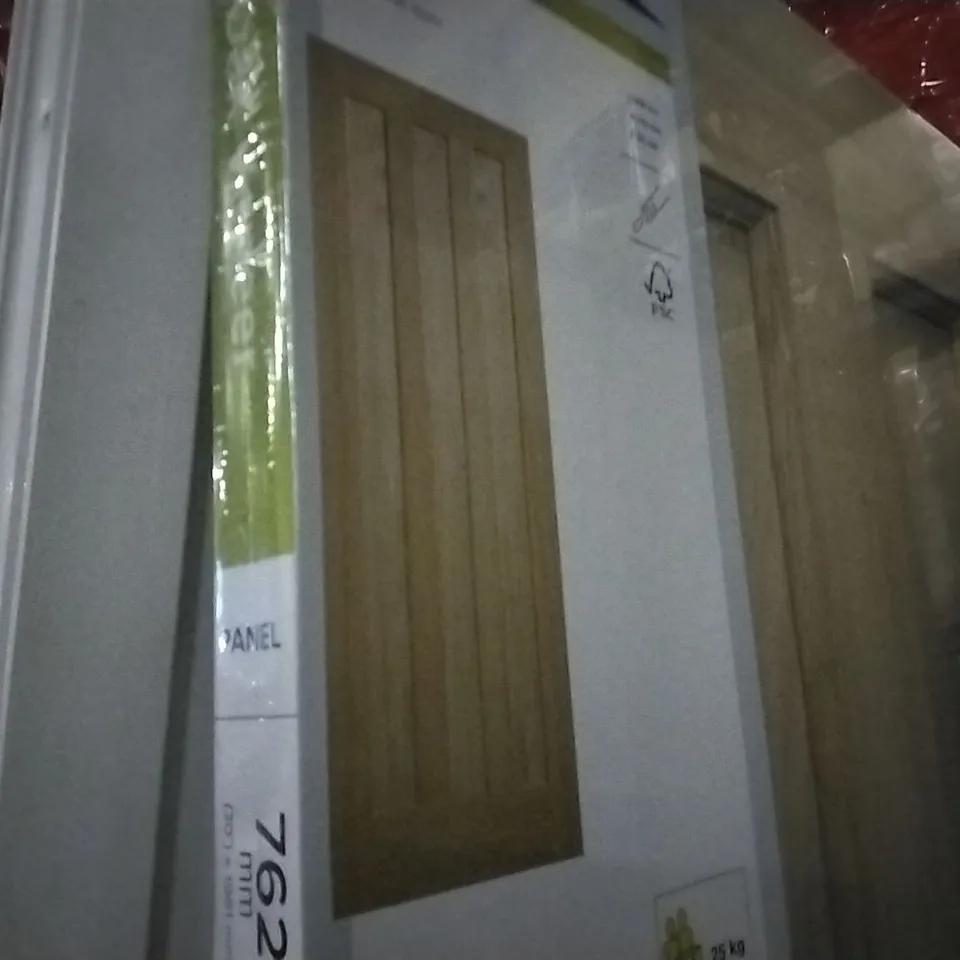 VERTICAL 3 PANEL OAK VENEER INTERNAL DOOR 762 X 1981MM