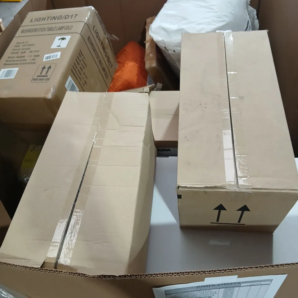 PALLET OF APPROXIMATELY 25 ASSORTED PRODUCTS TO INCLUDE; KIDS BENCH, SHOE CABINET, BOUCLE FOOTSTOOL, RIBBED SUDE TABLE, SCALLOPED MIRROR AND WAVVY MIRROR