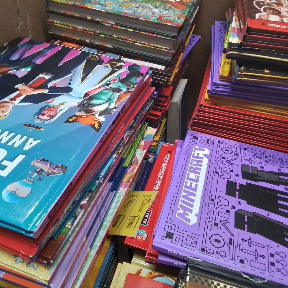 LARGE QUANTITY OF ASSORTED BOOKS AND 2024 ANNUALS TO INCLUDE GUINESS RECORDS 2024,  MINECRAFT, FORTNIGHT AND STRANGER THINGS