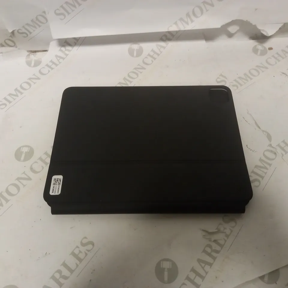 APPLE IPAD KEYBOARD AND CASE IN BLACK 