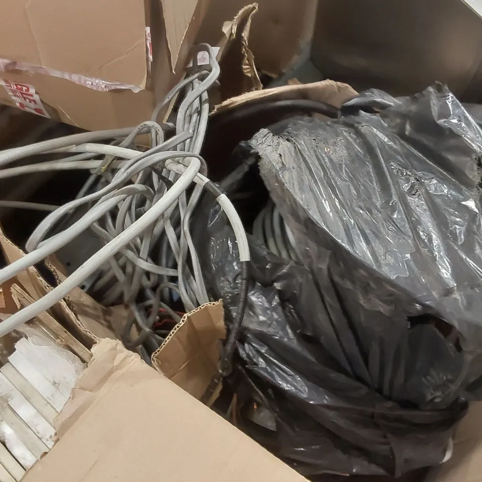 PALLET CONTAINING ASSORTED ITEMS INCLUDING: CABLES, WIRELESS ROUTERS ECT