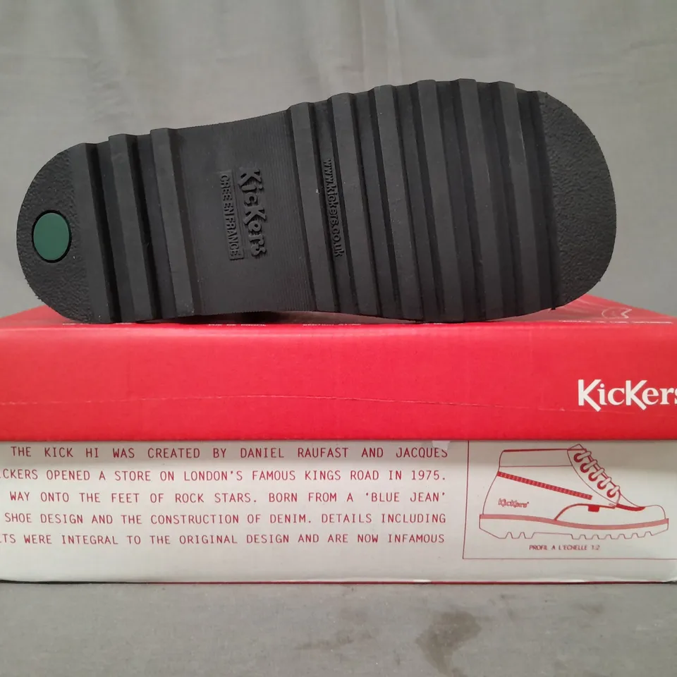 BOXED PAIR OF KICKERS KID'S SHOES IN BLACK EU SIZE 32