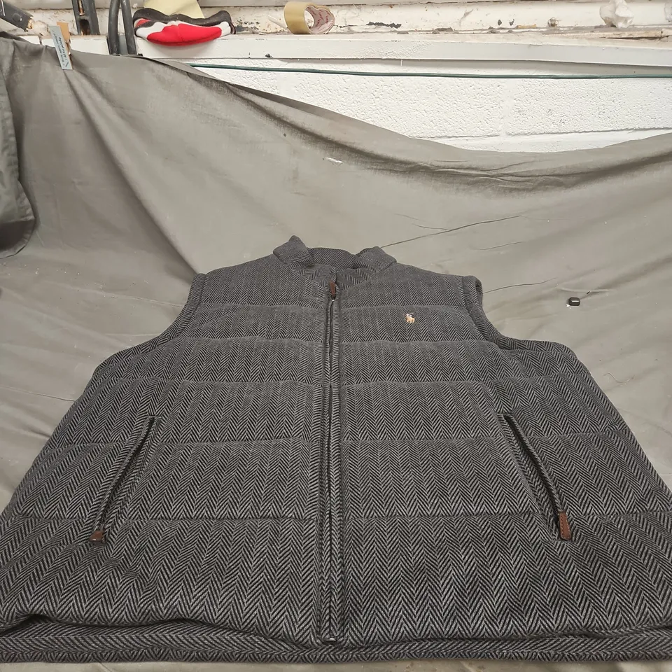POLO RALPH LAUREN ESTATE RIB ZIP SLEEVELESS JACKET – GREY HERRINGBONE, UK XL