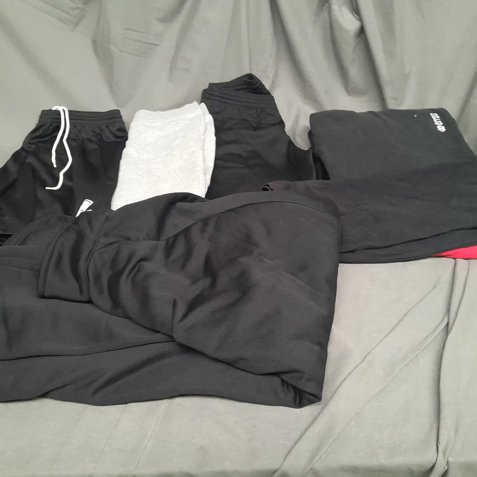 LARGE BOX OF ASSORTED SPORTS CLOTHING ITEMS IN VARIOUS SIZES, COLOURS AND STYLES