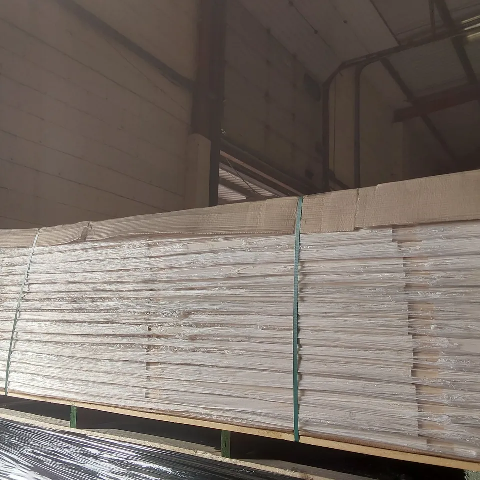 PALLET CONTAINING A VERY LARGE QUANTITY OF ASSORTED DOORS