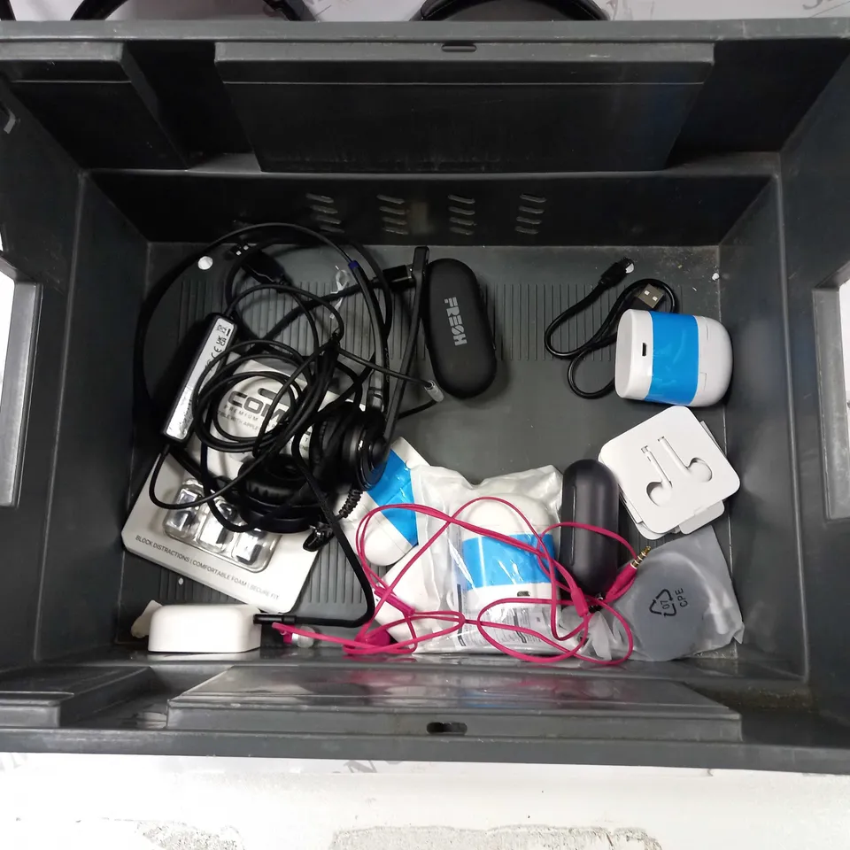 BOX TO CONTAIN APPROX. 12 X ASSORTED PAIRS OF EARPHONES, HEADPHONES AND ACCESSORIES. BRANDS VARY