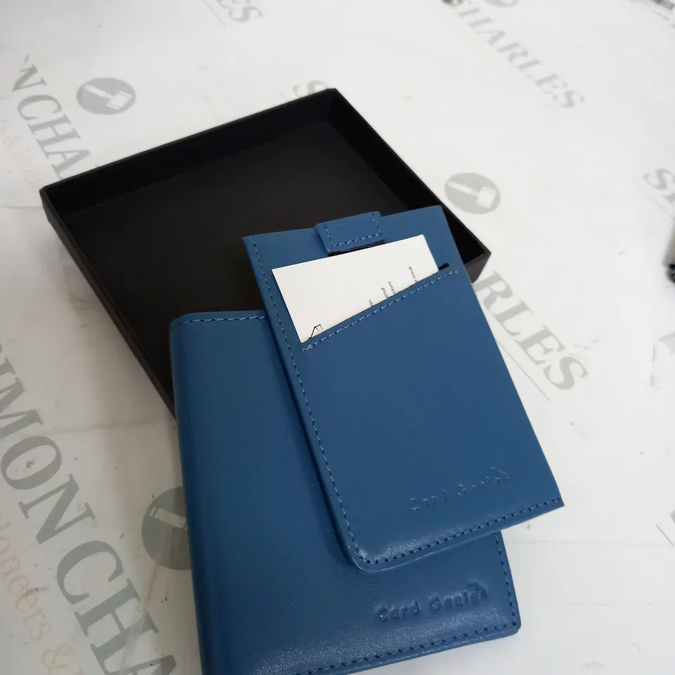 BOXED CARD GENIE WALLET SET IN BLUE 