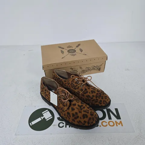 UK 7 BROWN LEOPARD PRINT LACE-UP SHOES – EU 41