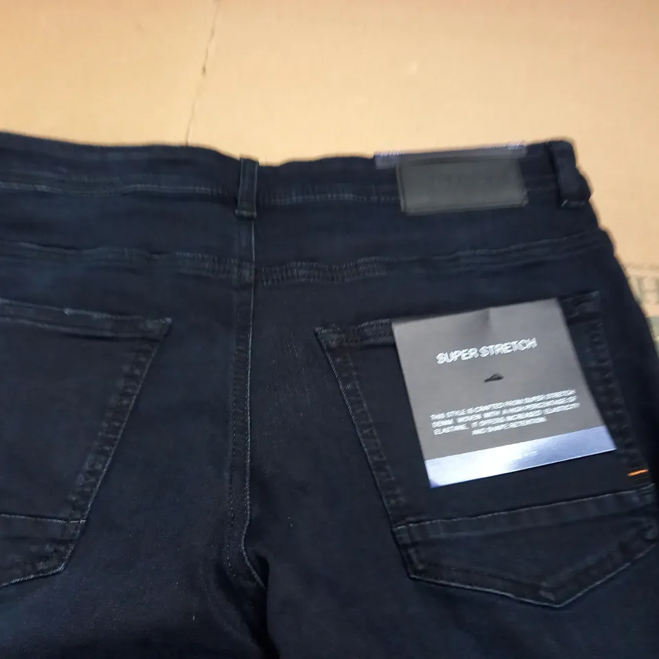 HUGO BOSS SUPER STRETCH SLIM FIT JEANS - 32W R
