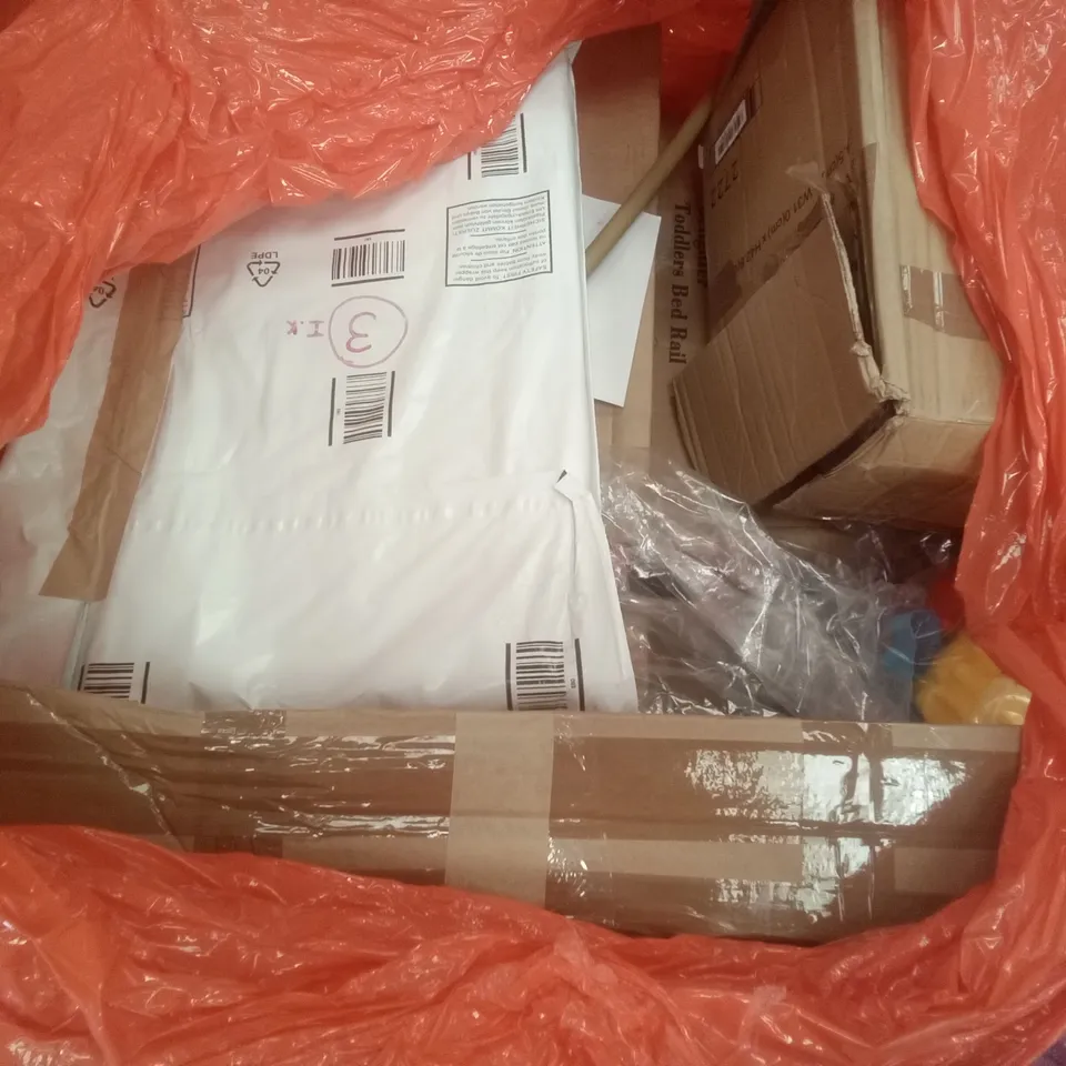 PALLET OF ASSORTED ITEMS INCLUDING LED CHANDELIER, MAGNETIC LED TRACING LIGHT PAD, HOMIDEC DRYING RACK, AMAGABELI ANIMAL TRAP