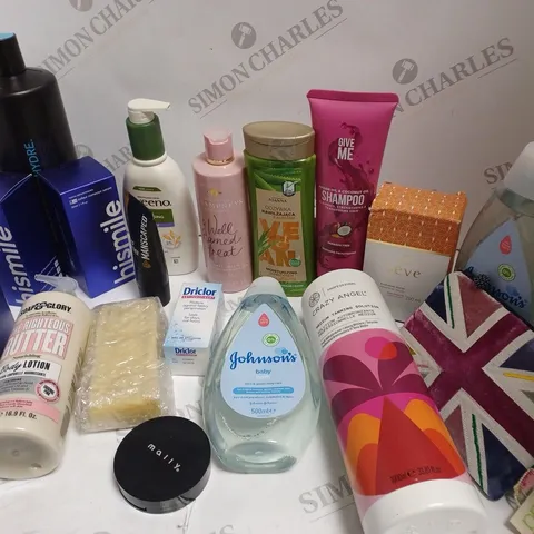 APPROXIMATELY 20 ASSORTED HEALTH AND BEAUTY PRODUCTS INCLUDING HISMILE, SOAP & GLORY