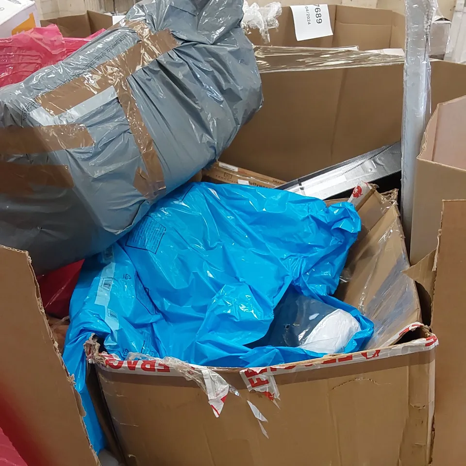 PALLET OF ASSORTED HOUSEHOLD ITEMS AND CONSUMER PRODUCTS TO INCLUDE; HOLLYWOOD MAKEUP MIRROR, CHAIRS, BOXED FURNITURE ETC 