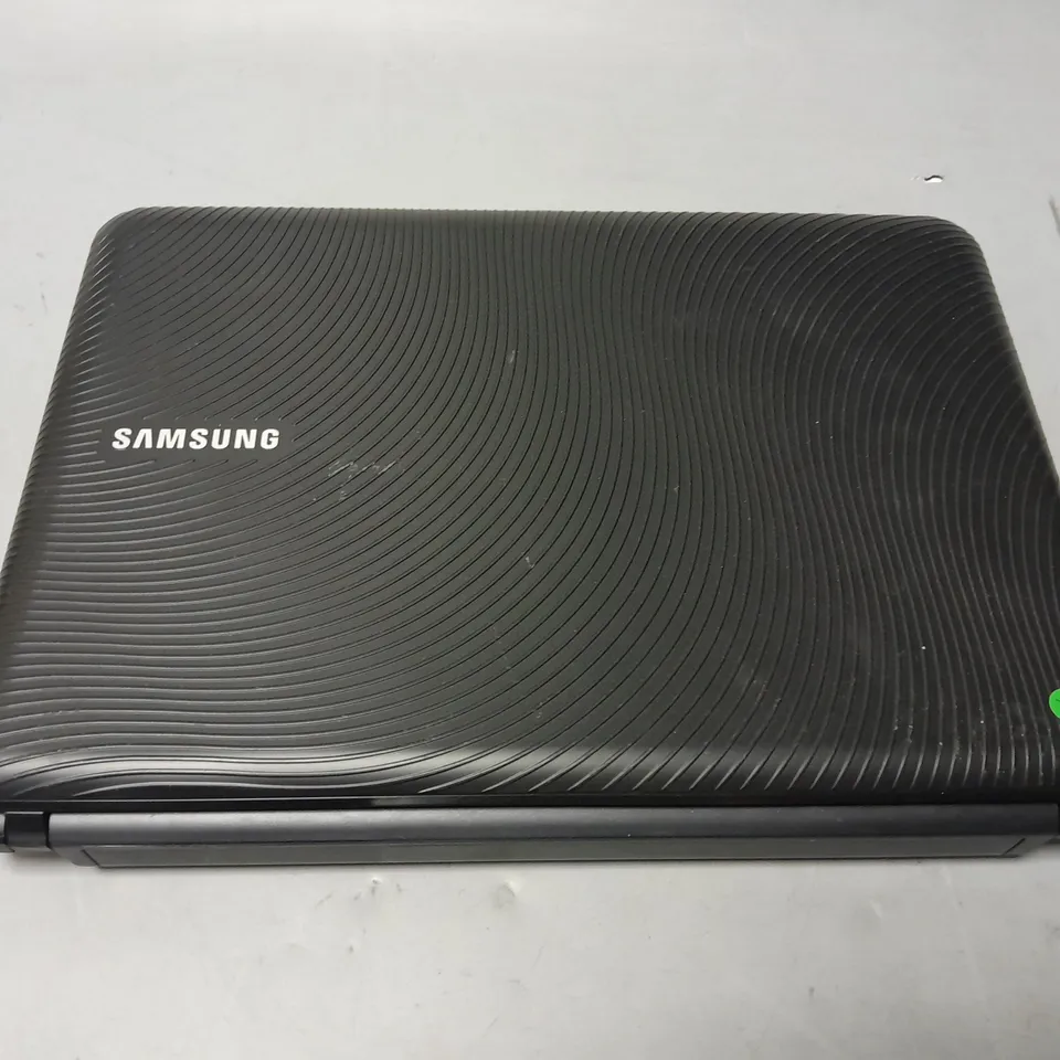 SAMSUNG NB30P 10 INCH ATOM N450 1.66GHZ