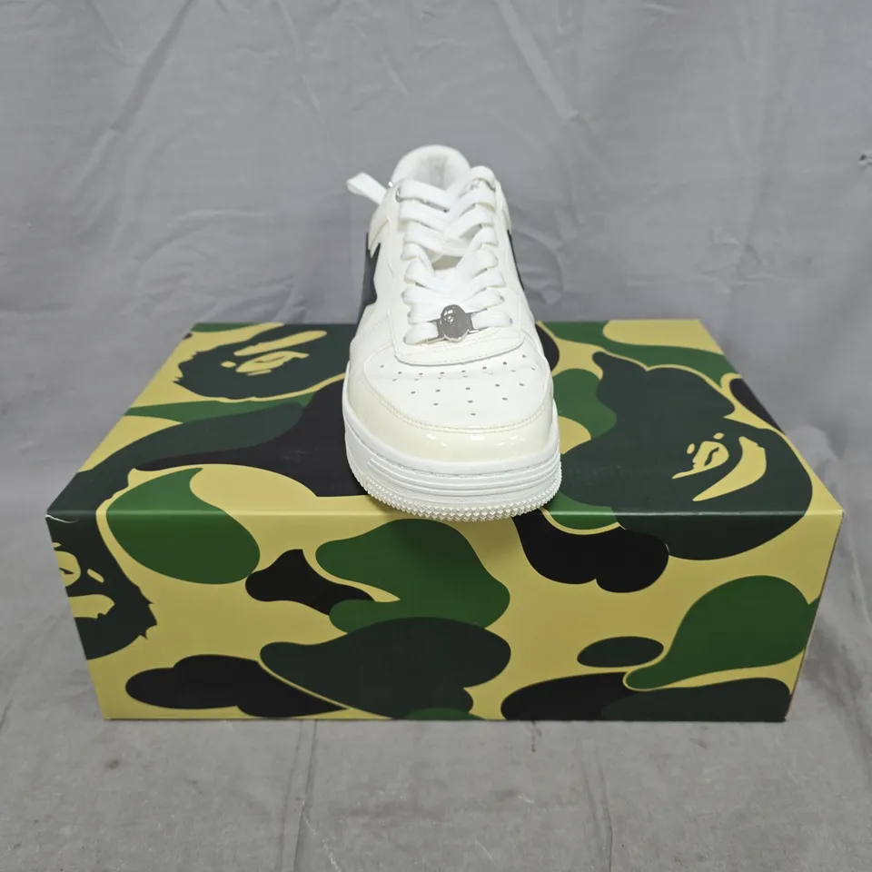 BOXED PAIR OF A BATHING APE STAR PRINTED LEATHER SNEAKERS IN WHITE/BLACK SIZE UK 8