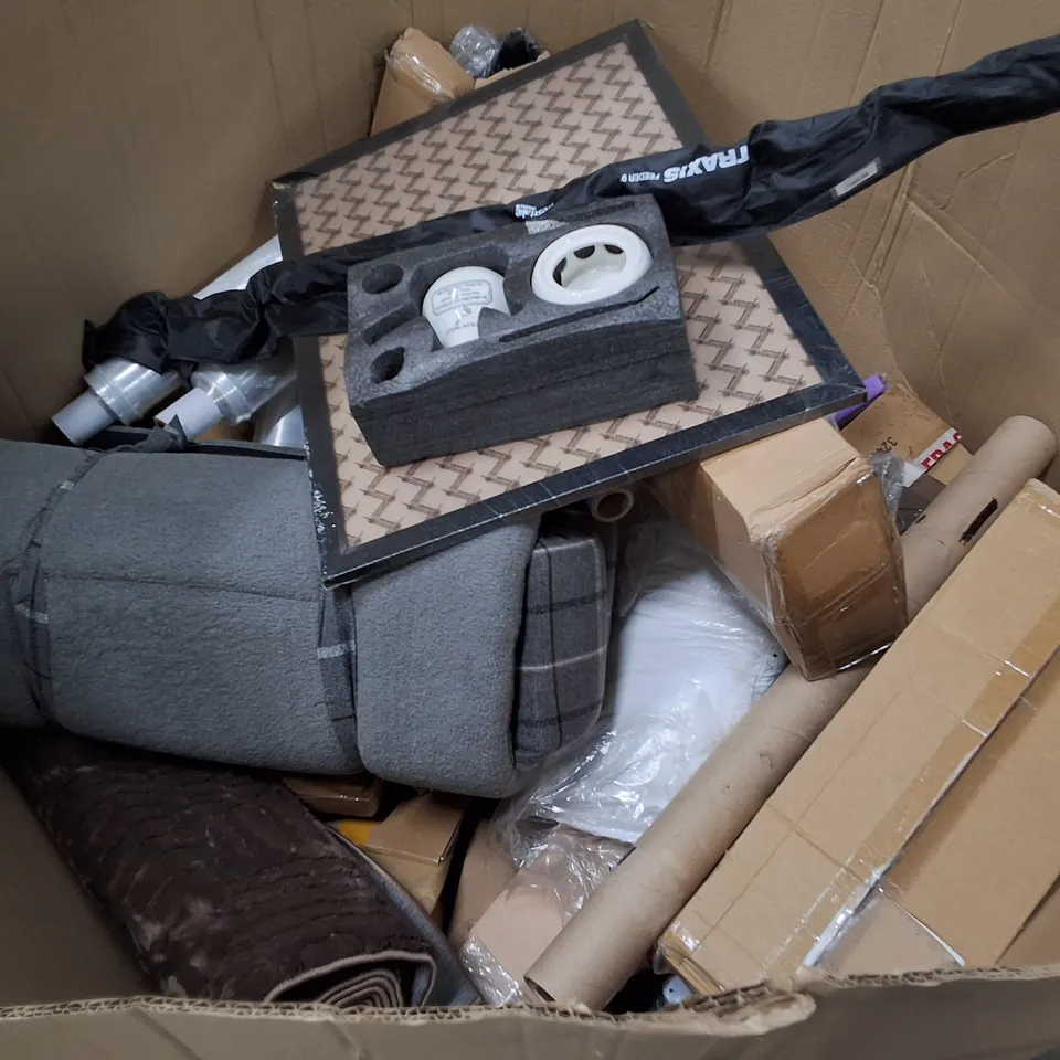 PALLET CONTAINING ASSORTED PRODUCTS INCLUDING AREA RUG, PICTURE FRAME, TRAXIS FEEDER ROD & DURAFILE BINDERS