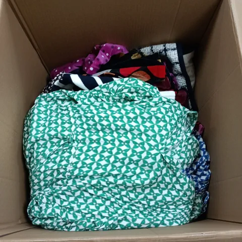 BOX OF APPROXIMATELY 20 ASSORTED CLOTHING ITEMS IN VARIOUS STYLES , COLOURS AND SIZES