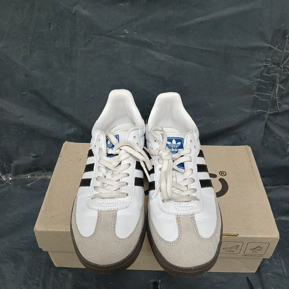 BOXED PAIR ADIDAS SAMBA TRAINERS - UK SIZE 6 
