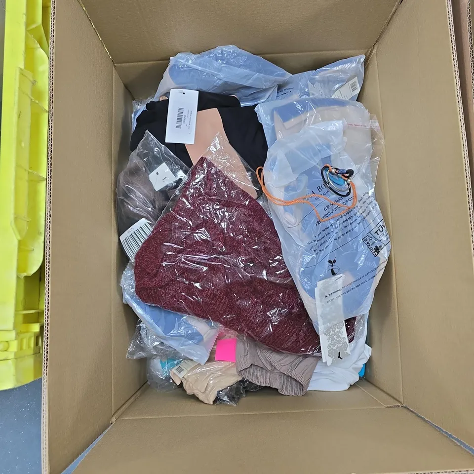 BOX OF APPROXIMATELY 25 ASSORTED ITEMS TO INCLUDE: SOULSTAR JUMPER