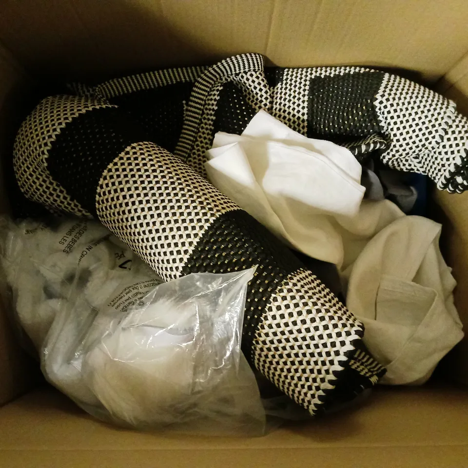 APPROXIMATELY 8 ASSORTED HOUSEHOLD ITEMS TO INCLUDE TENA NIGHT PAS, FLOOR MAT, SNUGGLE UP COLLECTION HOT WATER BOTTLE, ETC