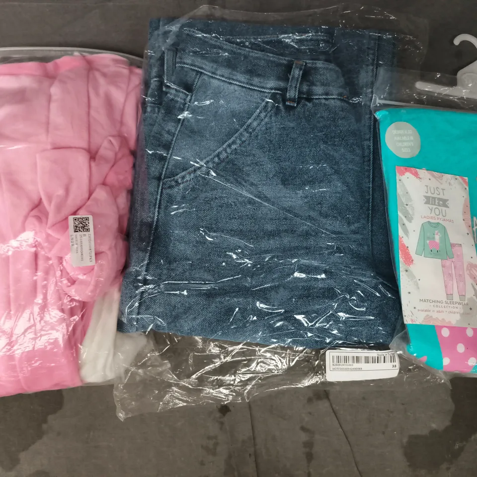 APPROXIMATELY 20 ASSORTED CLOTHING AND FASHION PRODUCTS IN VARIOUS STYLES AND SIZES - COLLECTION ONLY