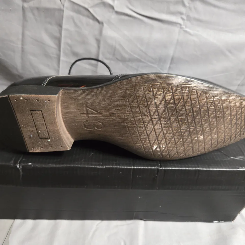BOXED PAIR OF MOSS LONDON HATCHON SHOES - SIZE UNSPECIFIED