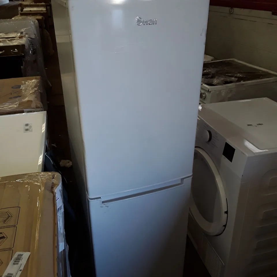 SWAN SR15690W 48CM WIDE, 144CM HIGH, 50/50 SPLIT COMPACT FRIDGE FREEZER - WHITE