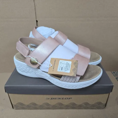 BOXED PAIR OF DUNLOP SELINA SHOES IN DUSTY PINK - UK 7