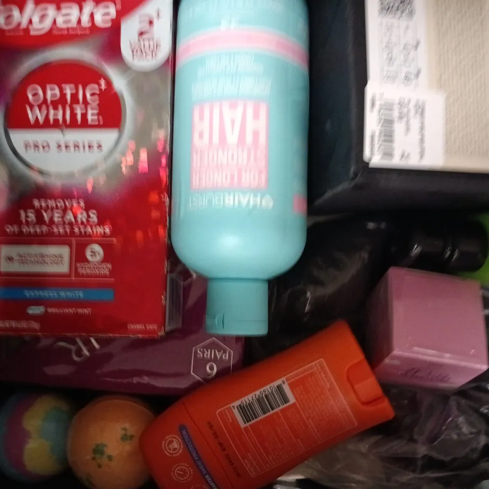 APPROXIMATELY 10 ASSORTED COSMETIC ITEMS TO INCLUDE SRINGE, L'ORÉAL, ETC - COLLECTION ONLY