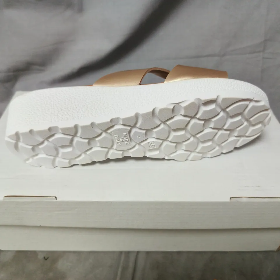 SIZE EU 39 COMODA GOLD-TONE SANDALS