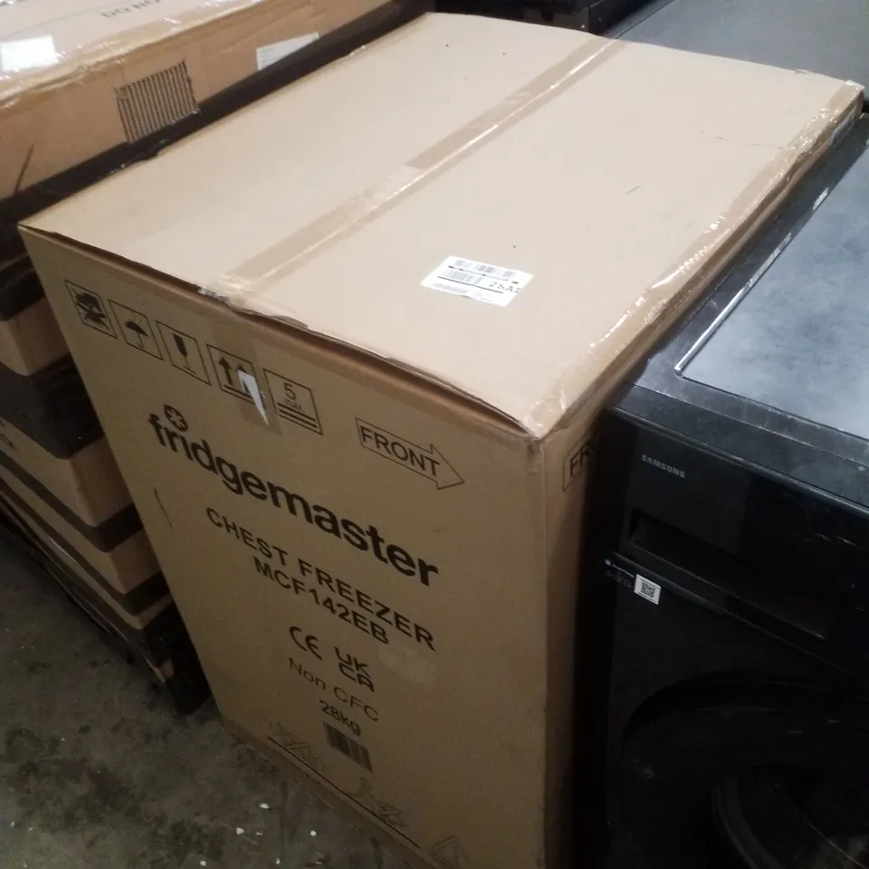 BOXED FRIDGEMASTER MCF142EB CHEST FREEZER - BLACK - E RATED