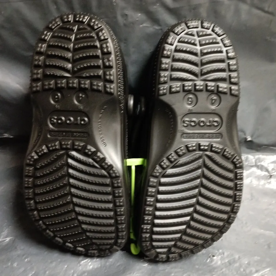 CROCS CLASSIC IN BLACK - UK M3/W3