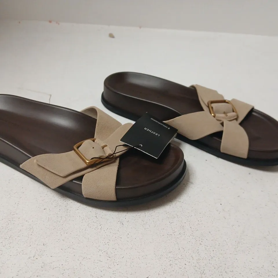 PAIR OF STRADIVARIUS OPEN TOE CROSS STRAP FOOTBED SANDALS IN BROWN/SAND SIZE UK 4