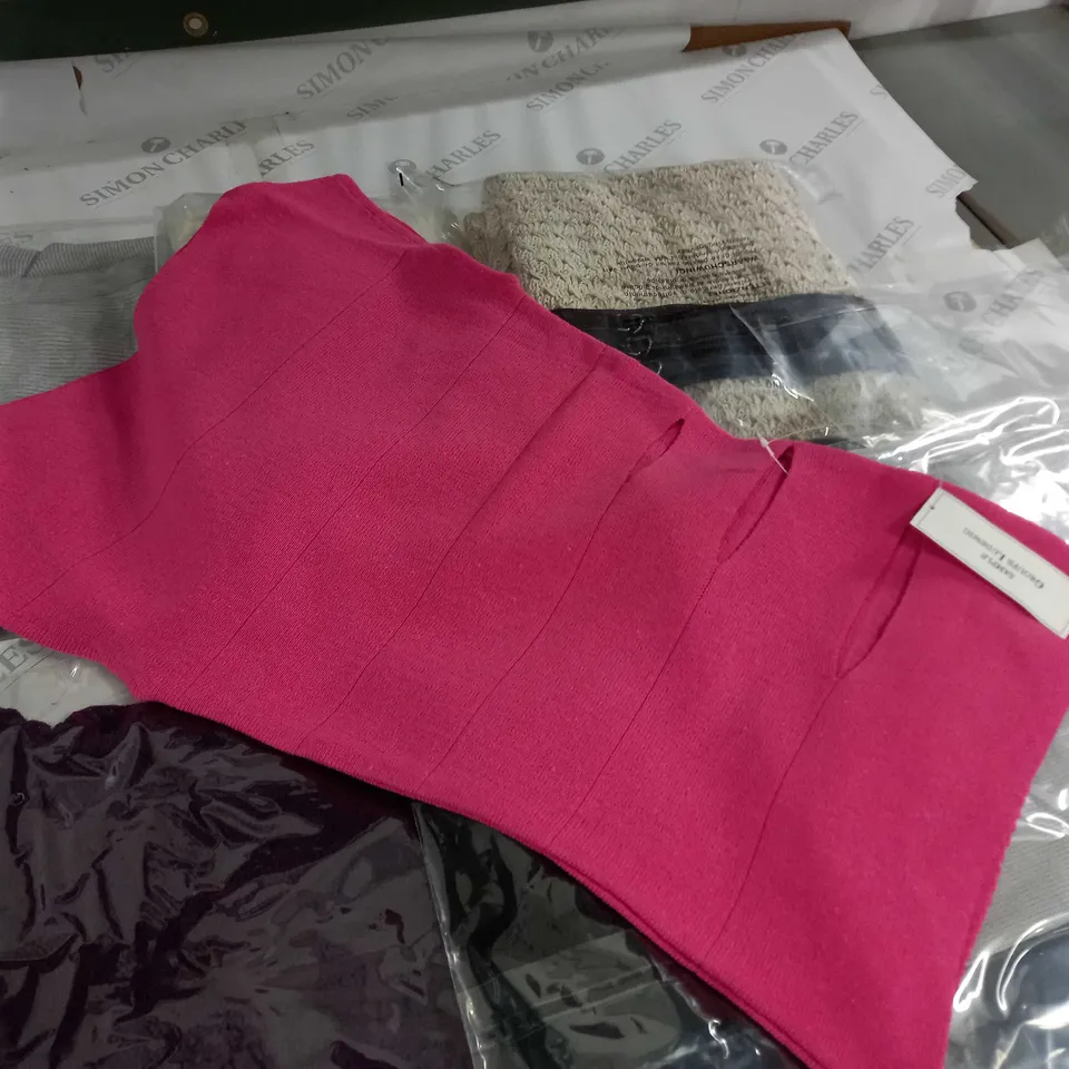 LOT OF 8 ASSORTED KNITWEAR CLOTHING ITEMS - VARIOUS SIZES